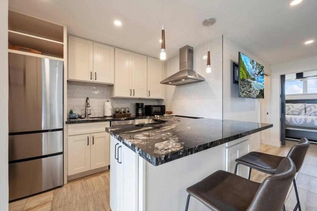 Apartamento Hale Ono Loa 403- Top Floor, Ocean View, & Complete Modern Remodel Kahana Exterior foto